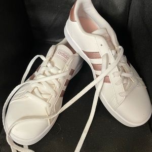NEW !!! Rose gold youth size 2 classic stripe